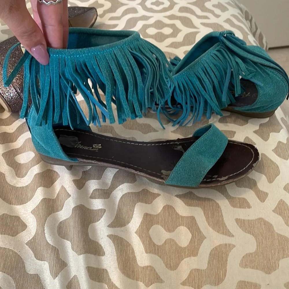 Sandals - Picture 2 of 3
